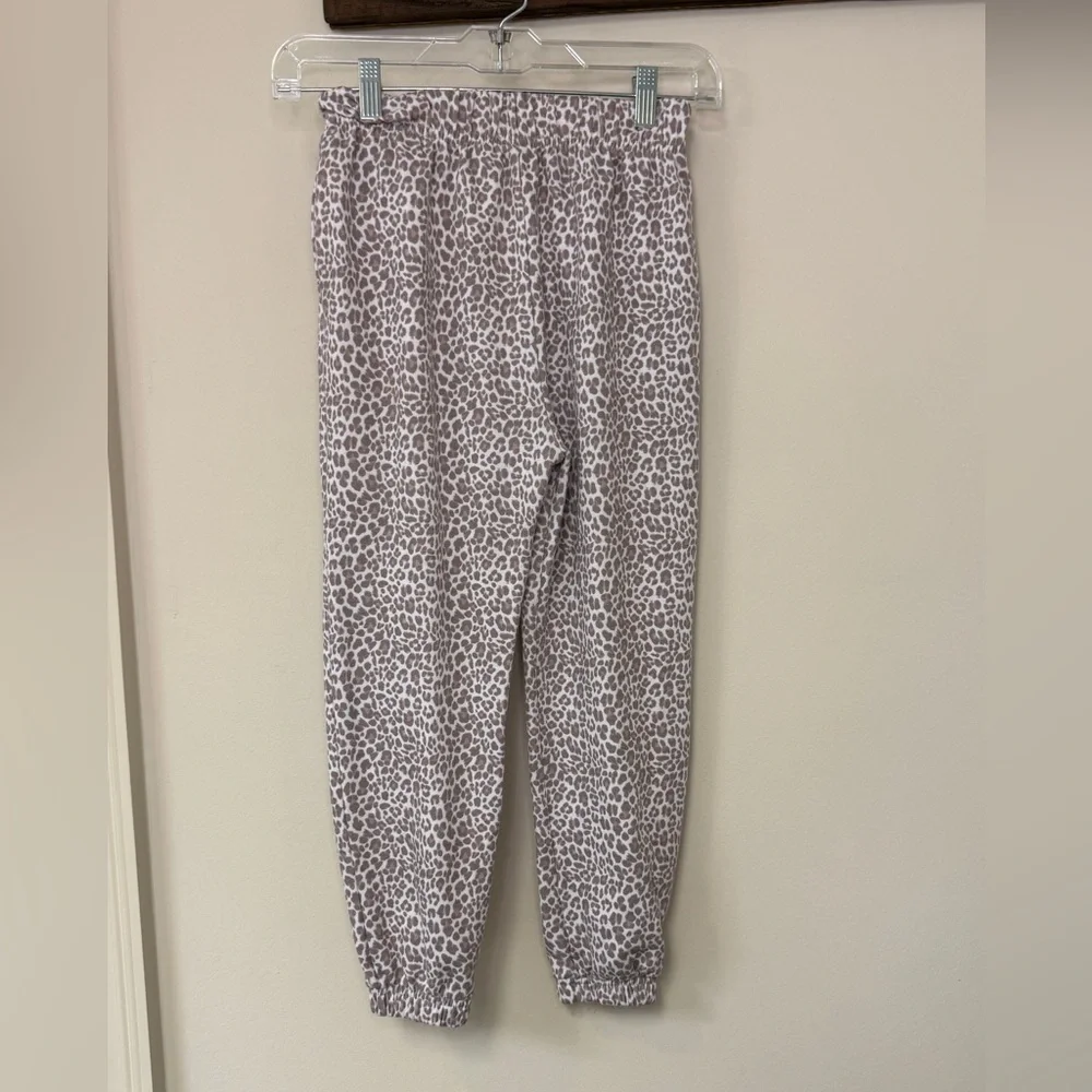 Buc-ees: Girl's Leopard Print Joggers with Pink Buc-ees Logo, Size YS